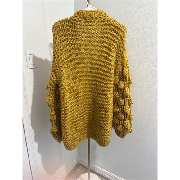 Misguided Sweater Womens Small Oversized Mustard Pom Pom Sleeves Pullover NEW - Picture 4 of 6